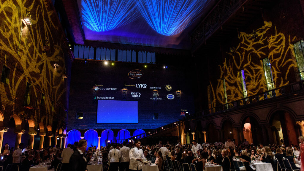 Adapt created a complete solution for the SBCA gala. The combination of projection and light provided an effective setting