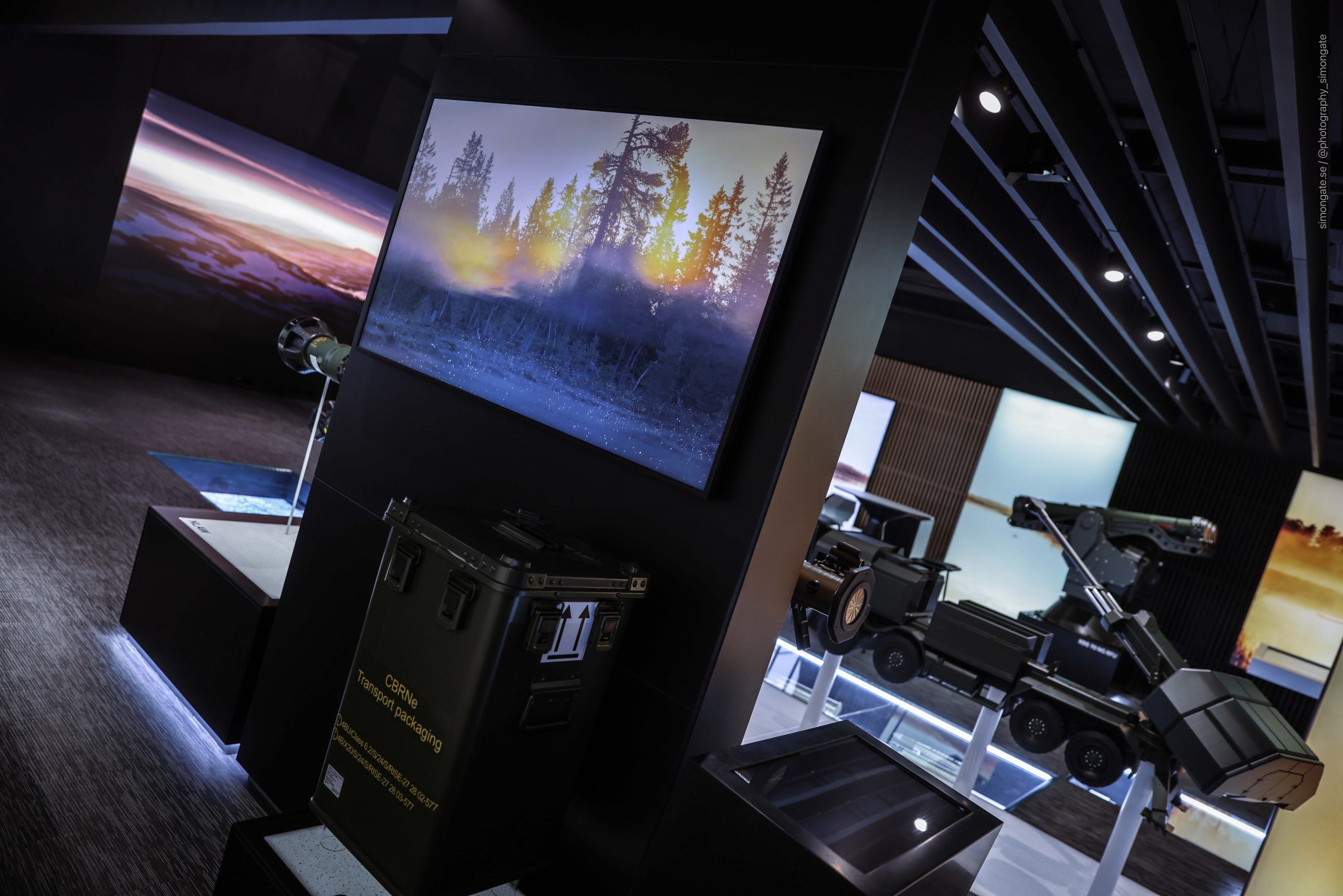 High-definition monitors and interactive displays in Stallet’s showroom showcasing Saab’s advanced technologies.